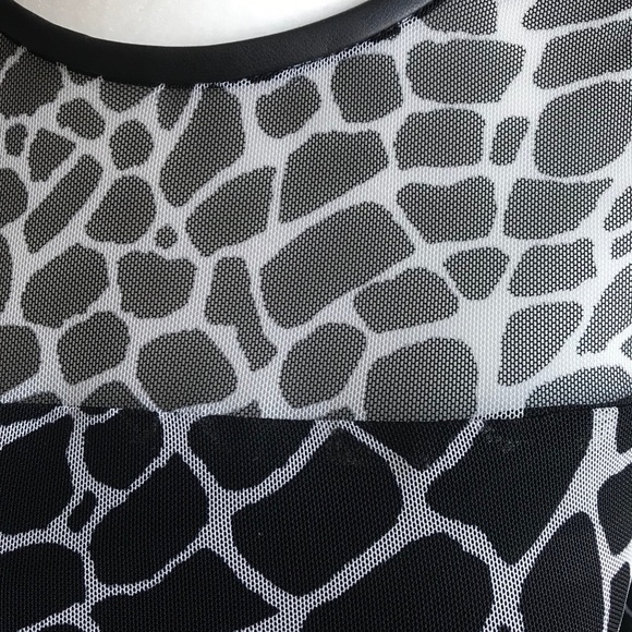 NWOT DKNY animal printed top - Picture 5 of 10